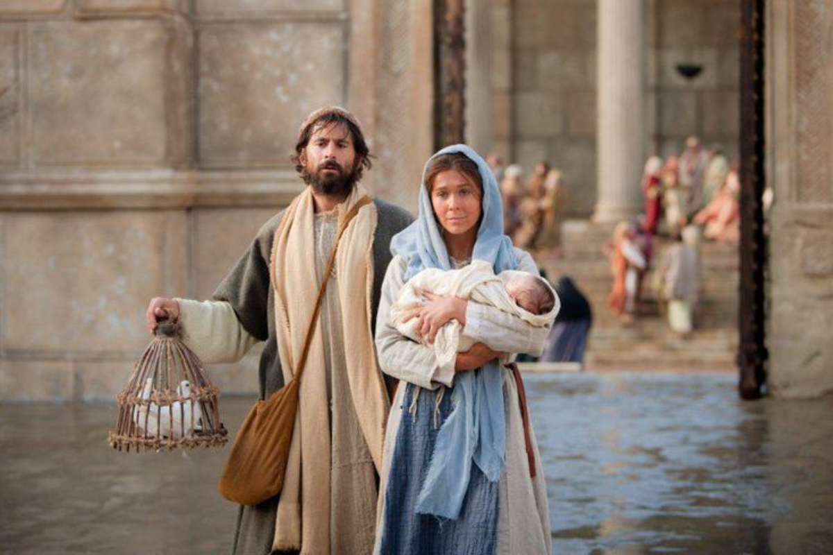 A depiction of Mary and Joseph with Jesus, bringing two turtle doves.