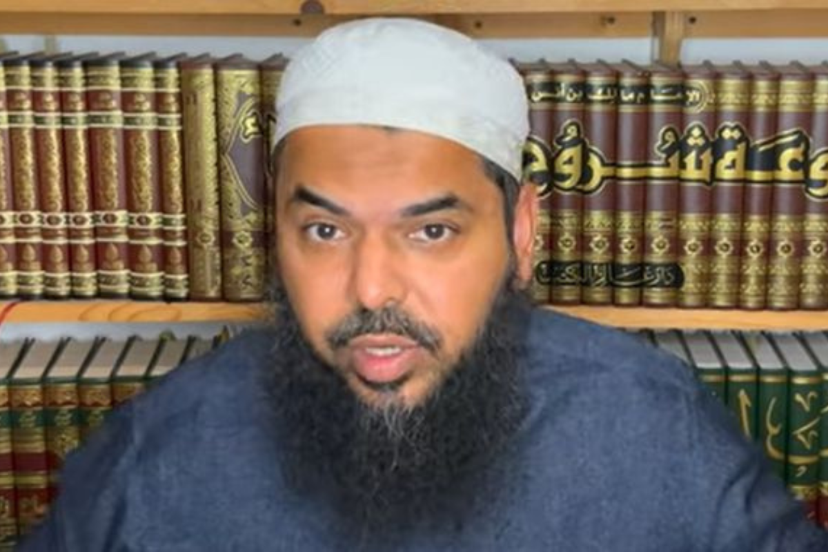 An image of Shaykh Uthman Ibn Farooq.