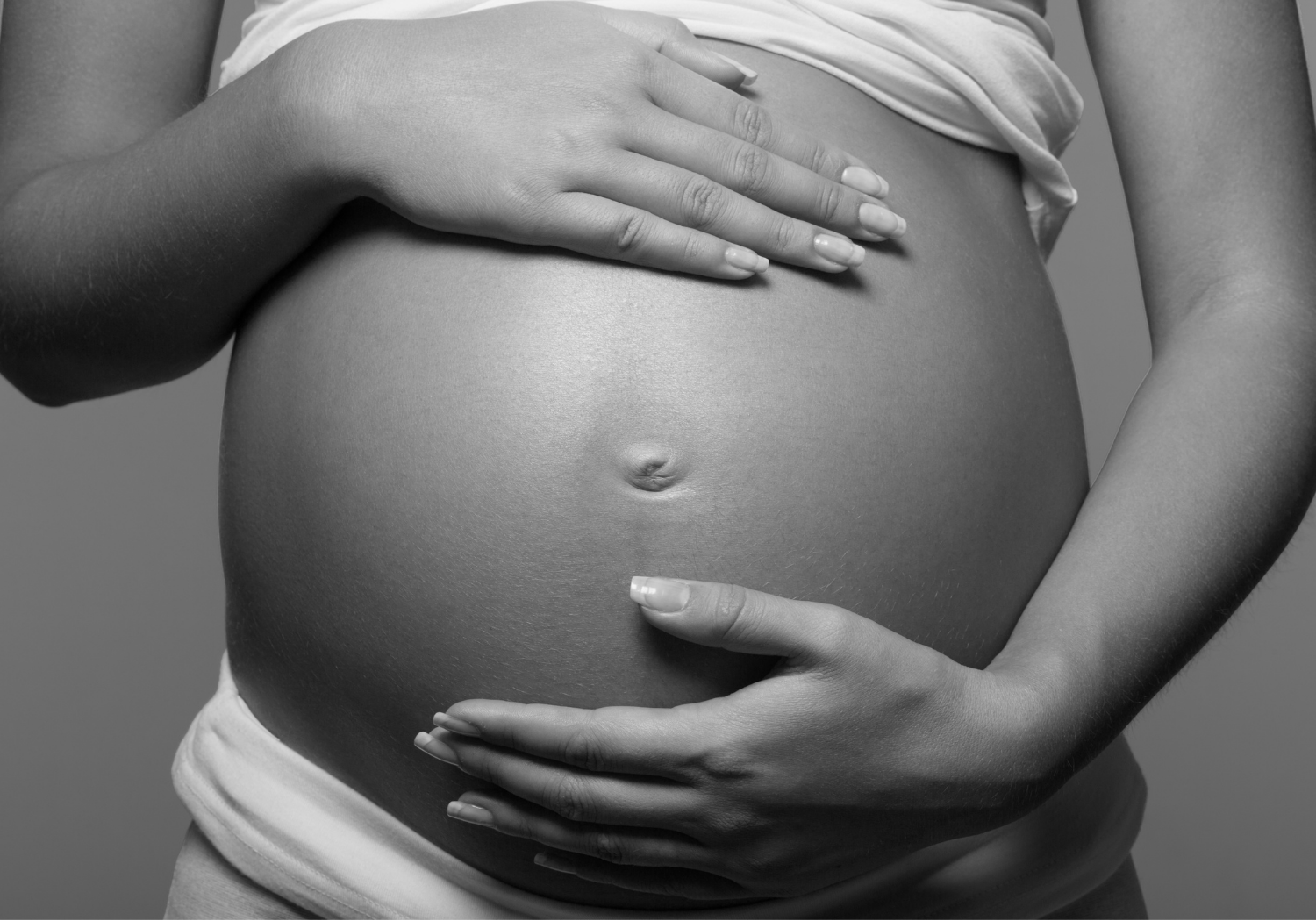 An image of a pregnant woman's belly.