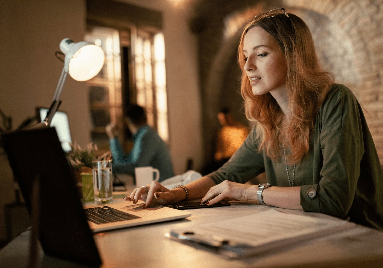 A woman on her laptop, creating organic content.